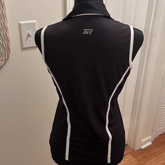 Tail half zip Activewear top - Picture 3 of 5